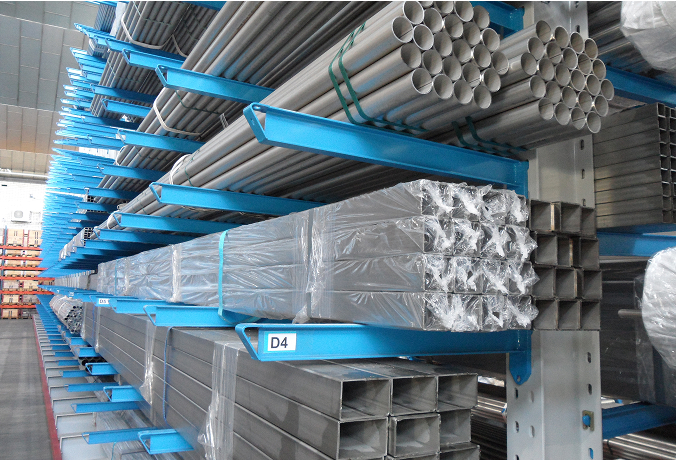 Blaues Kragarmregal zur lagerung von Langgut